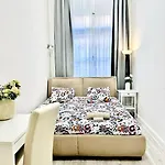 L3 City Centre Stylish Flat Ac
