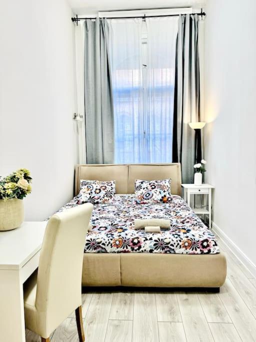 L3 Centre Stylish Flat Ac Apartment *
