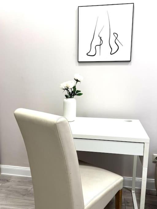 L3 Centre Stylish Flat Ac