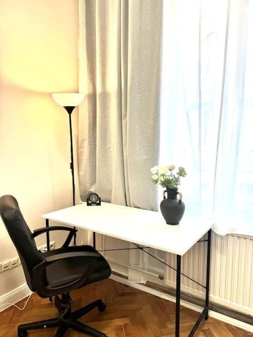 L3 Centre Stylish Flat Ac Apartment