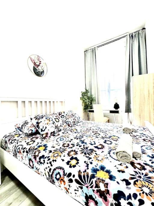 L3 Centre Stylish Flat Ac